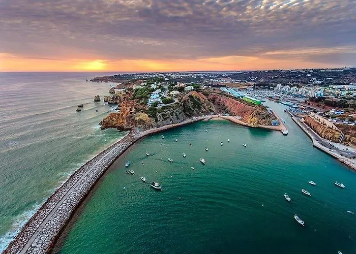 Vista Das Ondas Olhos De Agua 奥霍斯德古阿
